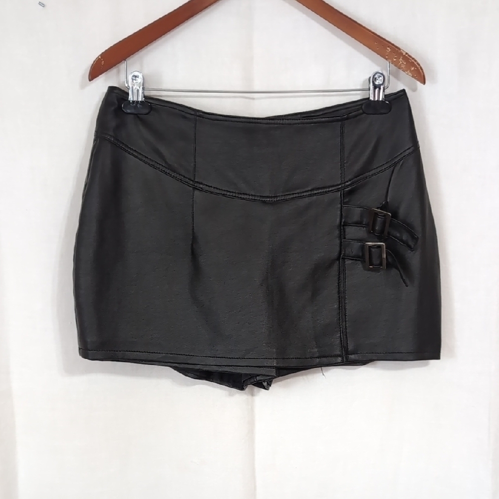 Vintage Neutral Zone Black Faux Leather Skort with Buckles Size 13/14